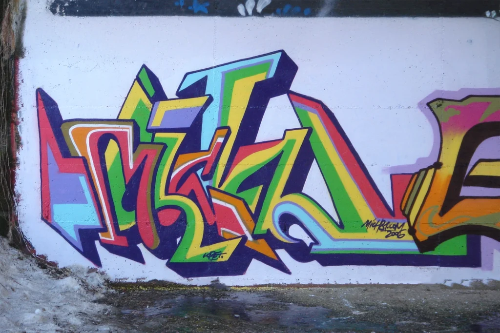 Graffiti con lettere multicolori su fondo bianco e sfumature viola, Tradate 2006.