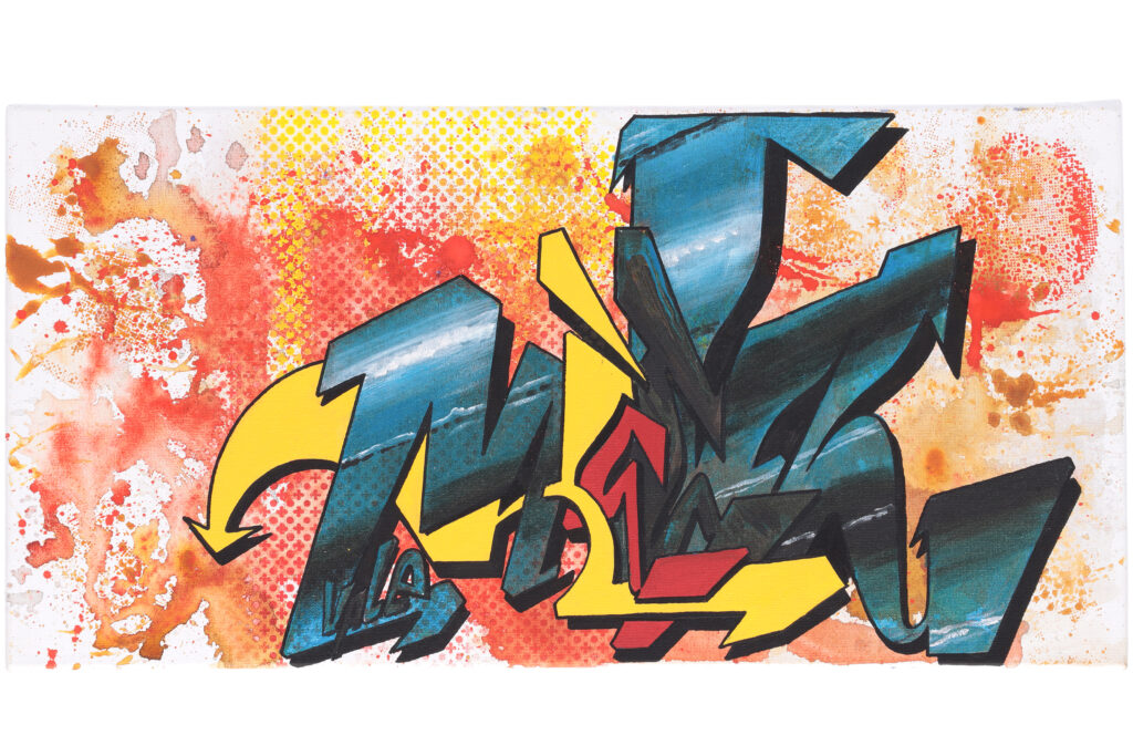 Writing astratto street art del 2009 con lettere verdi e turchesi su fondo caldo e materico